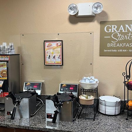 Grandstay Hotel & Suites Cambridge Ngoại thất bức ảnh